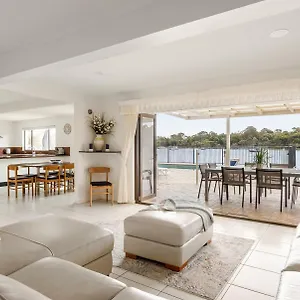 Breathtaking River Views On Parade Noosa Heads